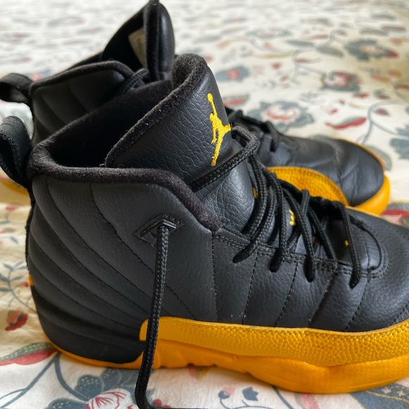 Nike Jordan Retro 12 University Gold basketball shoes - Picture 7 of 12